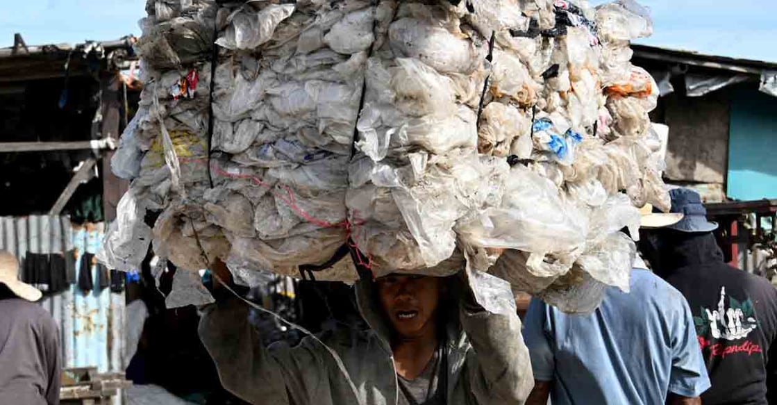 Plastic waste Unlike other materials, plastic does not biodegrade. This pollution chokes marine wildlife, damages soil and poisons groundwater, and can cause serious health impacts. Photo: AFP